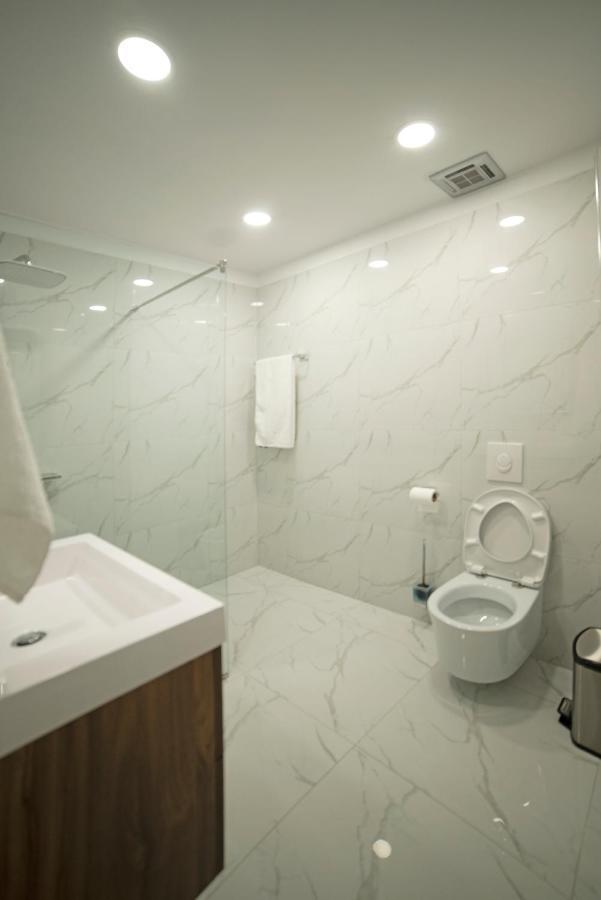Nbt Hotel Reps Kukes Экстерьер фото